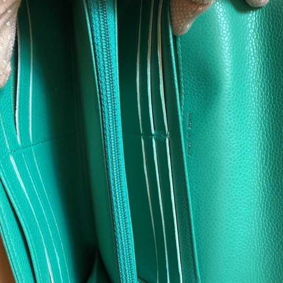 100% Authentic Chanel Wallet in Caviar - Picture 7 of 8